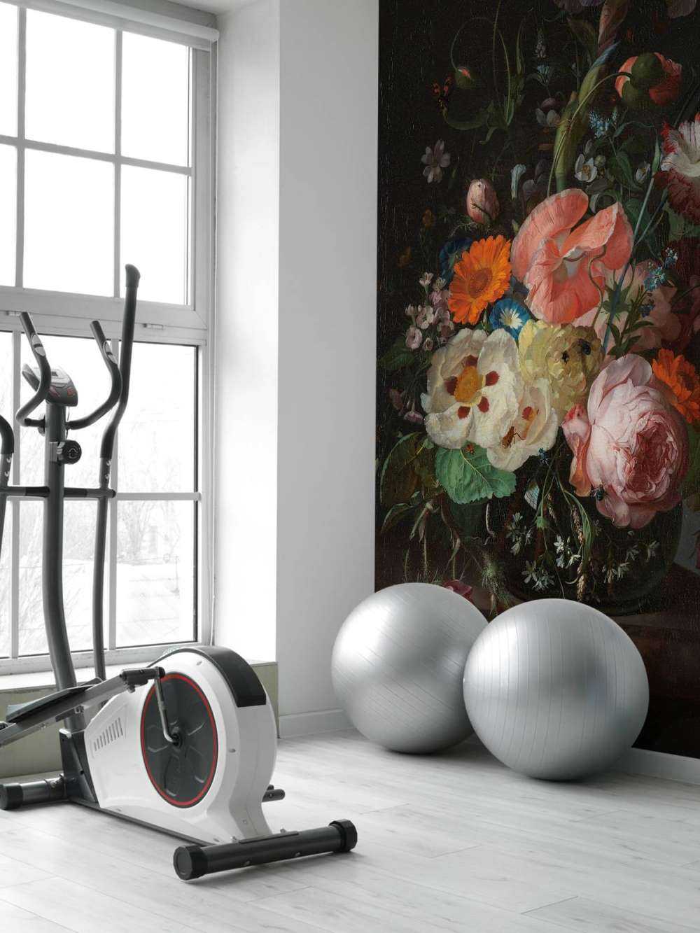 Stilleben med blomster på en marmor bordplade