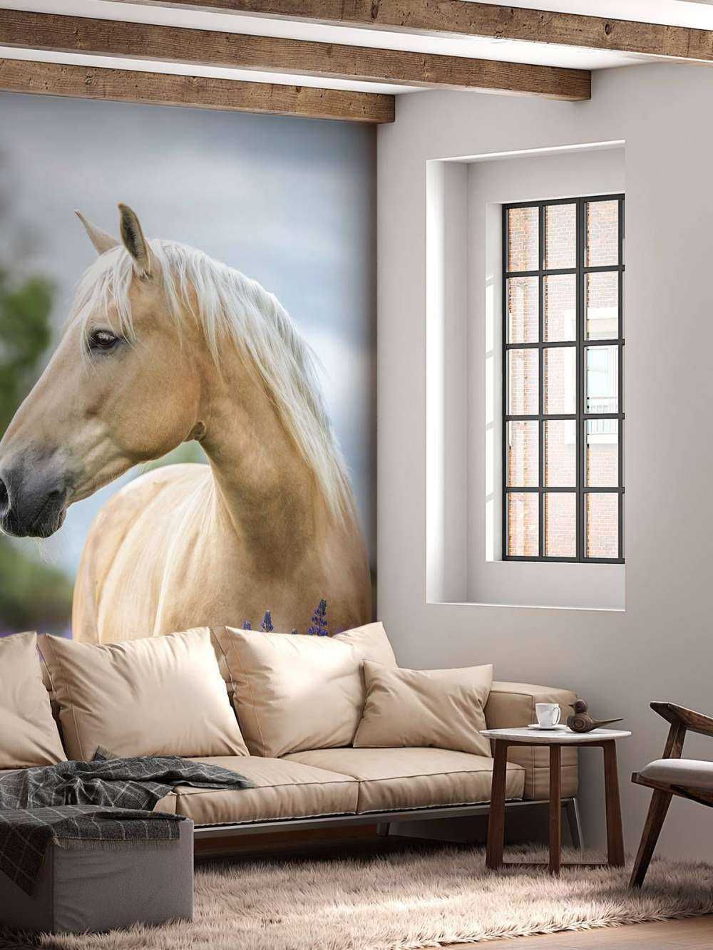 Hest blandt sommerfuglblomsterne