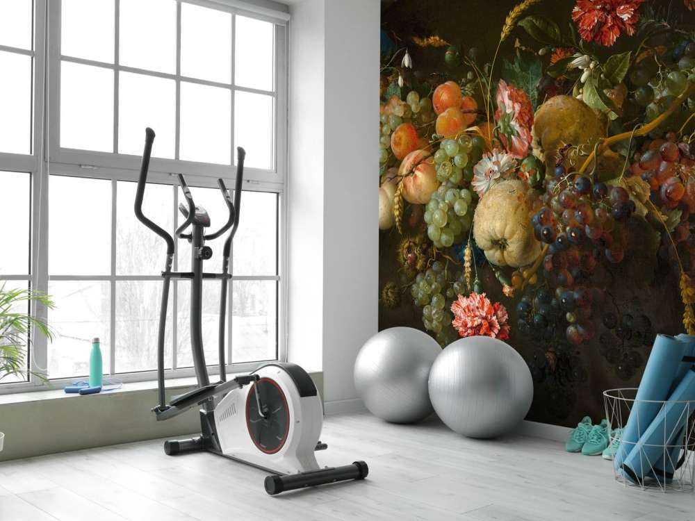 Krans af frugter med et par blomster