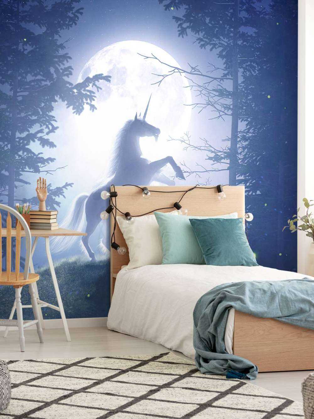 Enhörning vid fullmåne