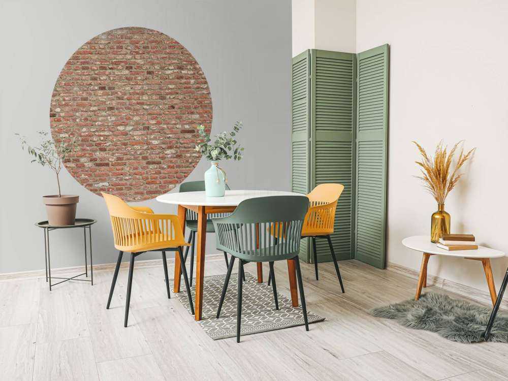 Vägg med tegelstenar i olika färger