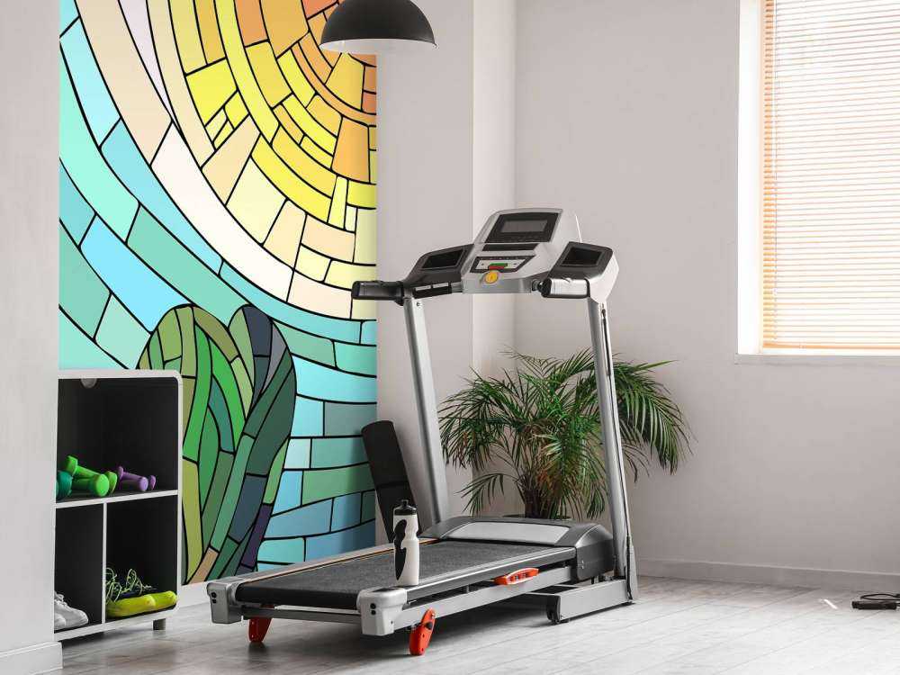 Röd sol vid träden