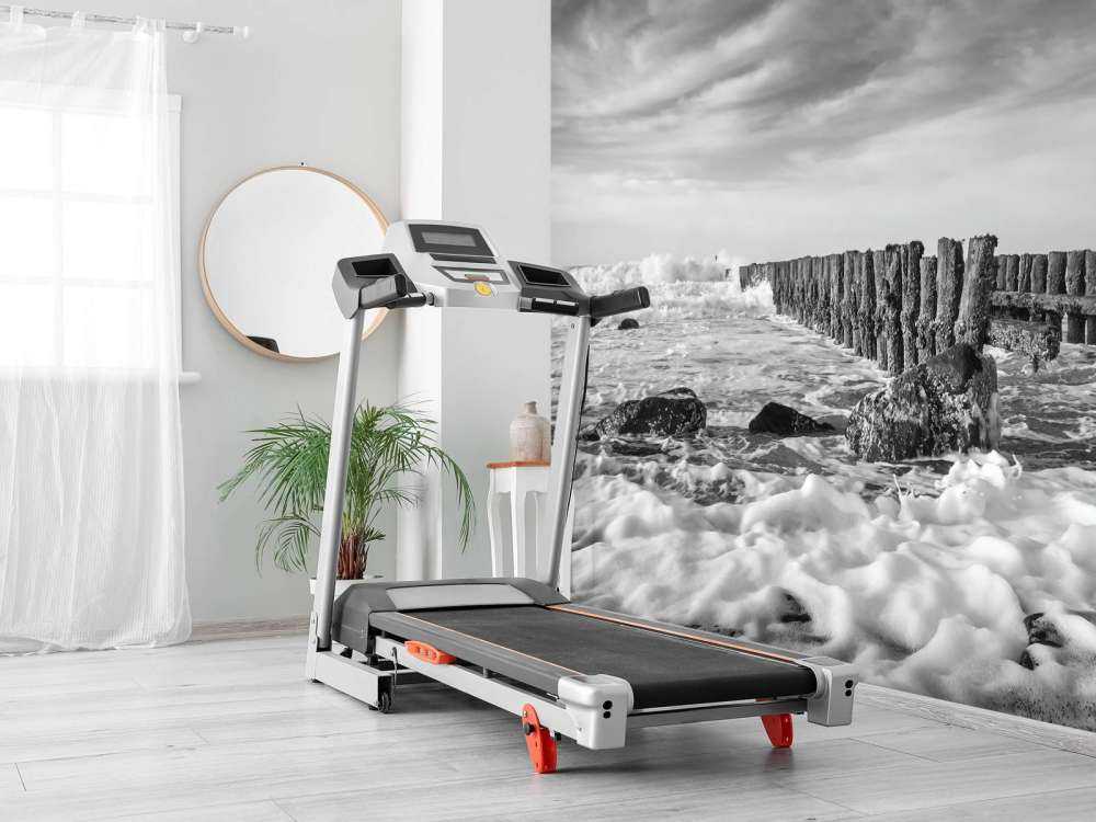 Skummende hav i svart og hvitt