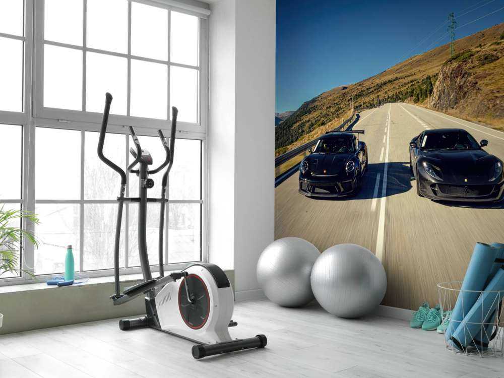 Svart superbiler i fjellene