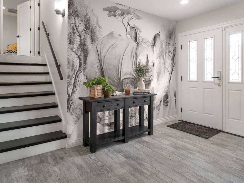 Baby næsehorn på savannen beige