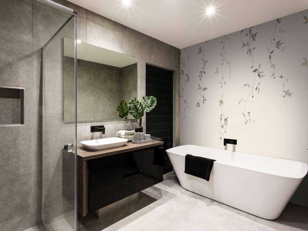 Lys klematisranke med blomster