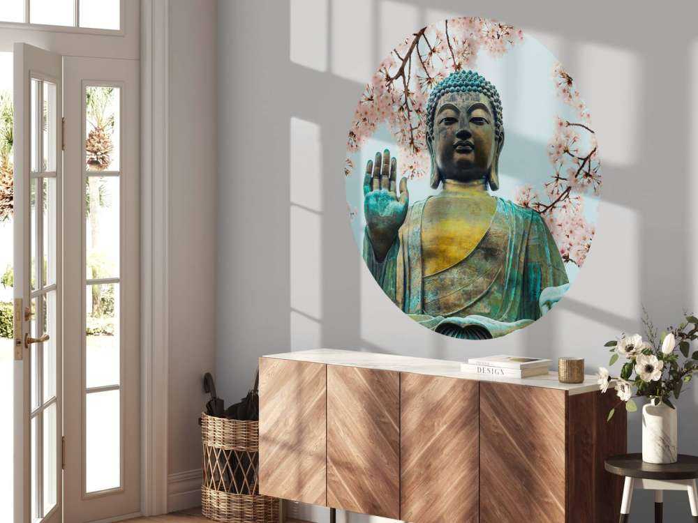 Buddha omgiven med körsbär blommor