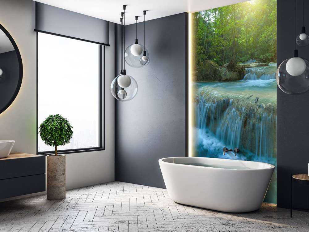 Vackert djupt vattenfall