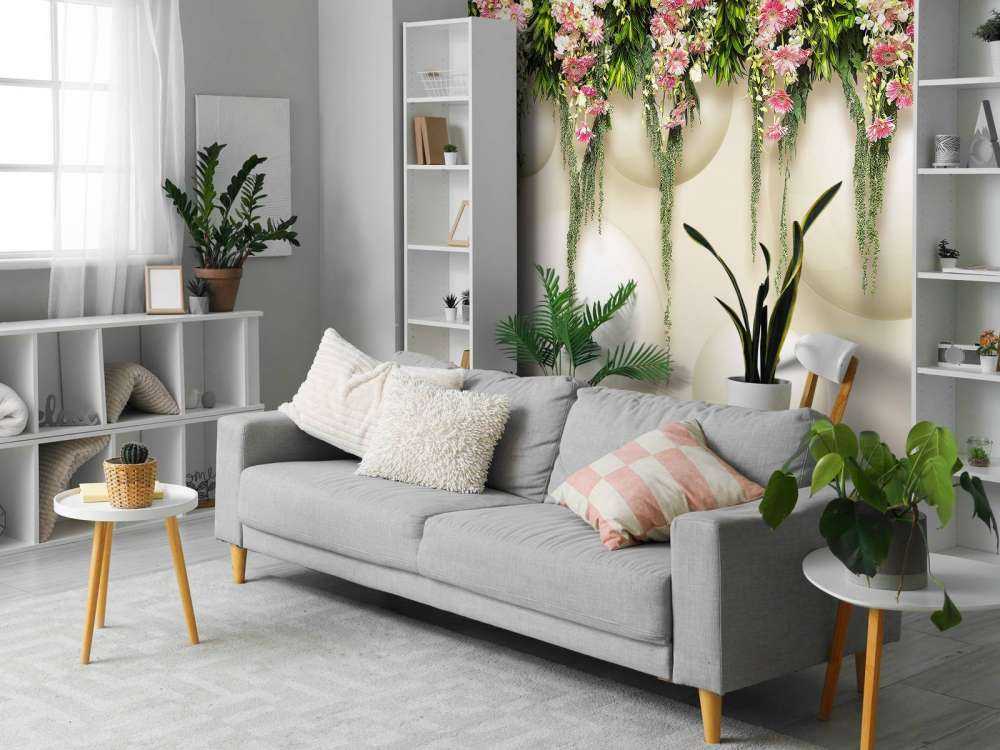 Rosa blommor hängs upp på en 3D-vägg