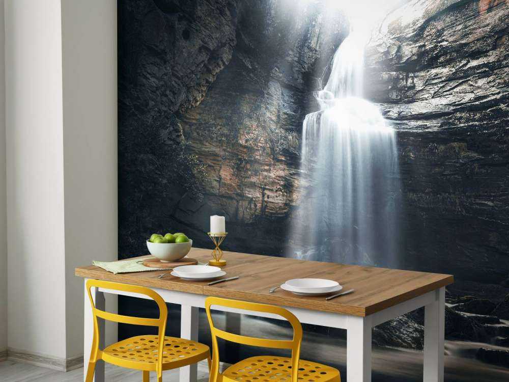 Grotta med vattenfall