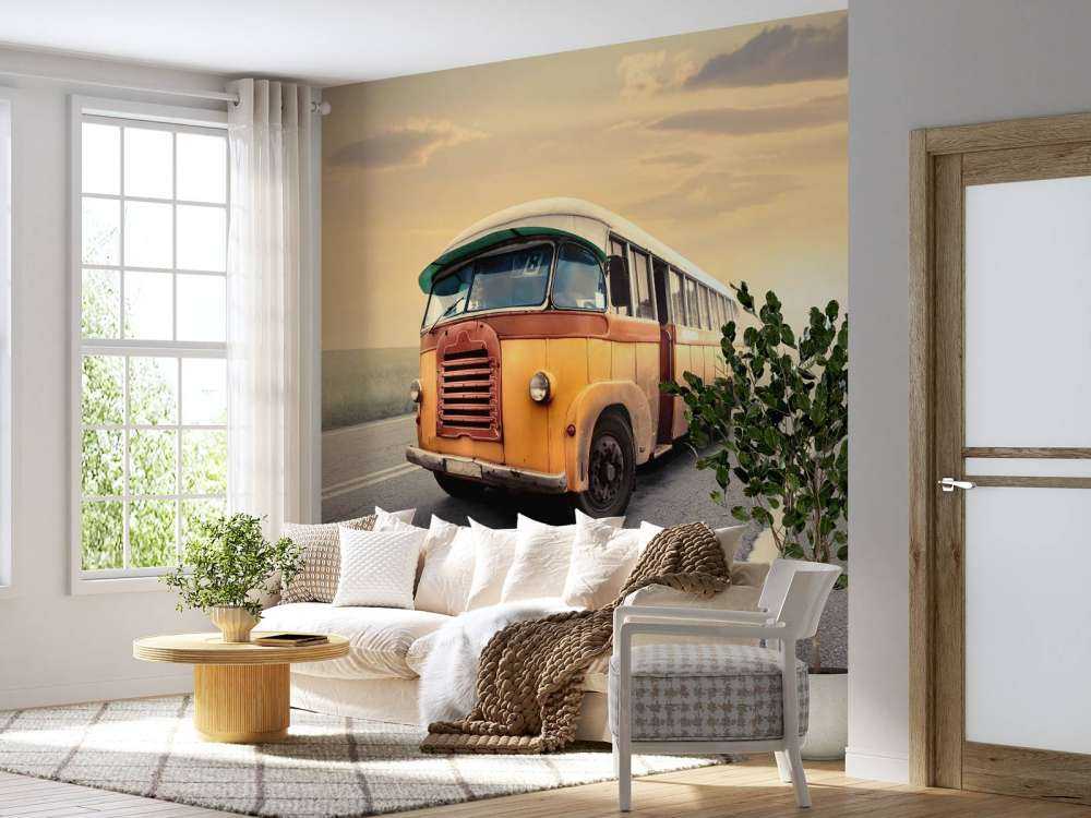 Buss på en øde vei