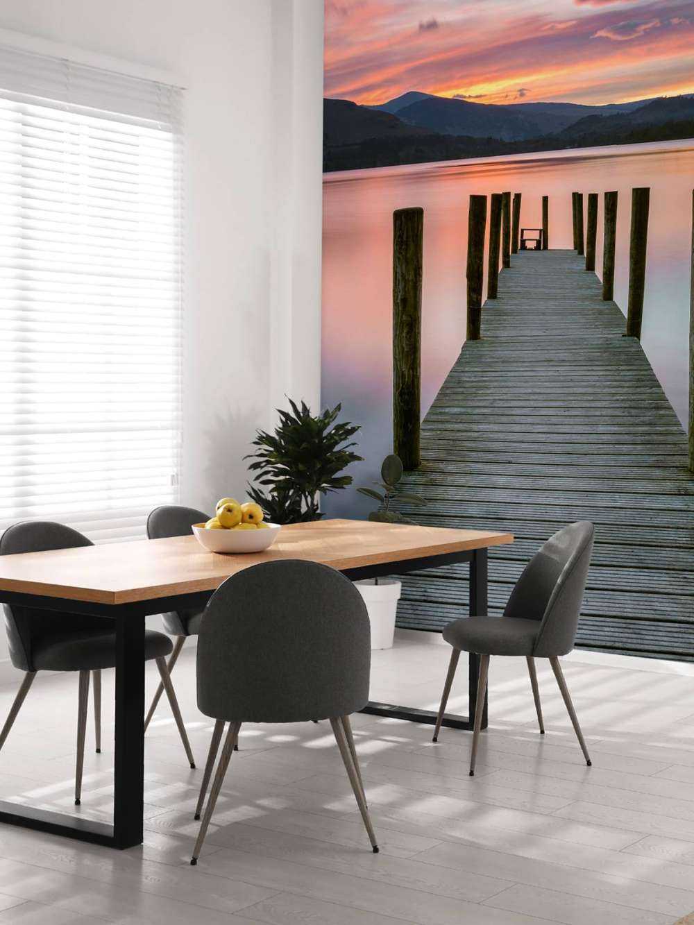 Stillas ved rosa solnedgang