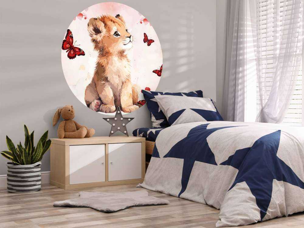 Drømmende løveunge og sommerfugler