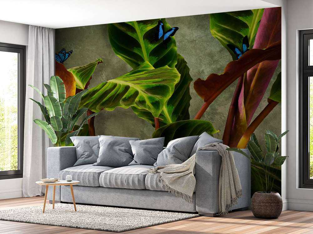 Grønn plante med sommerfugler