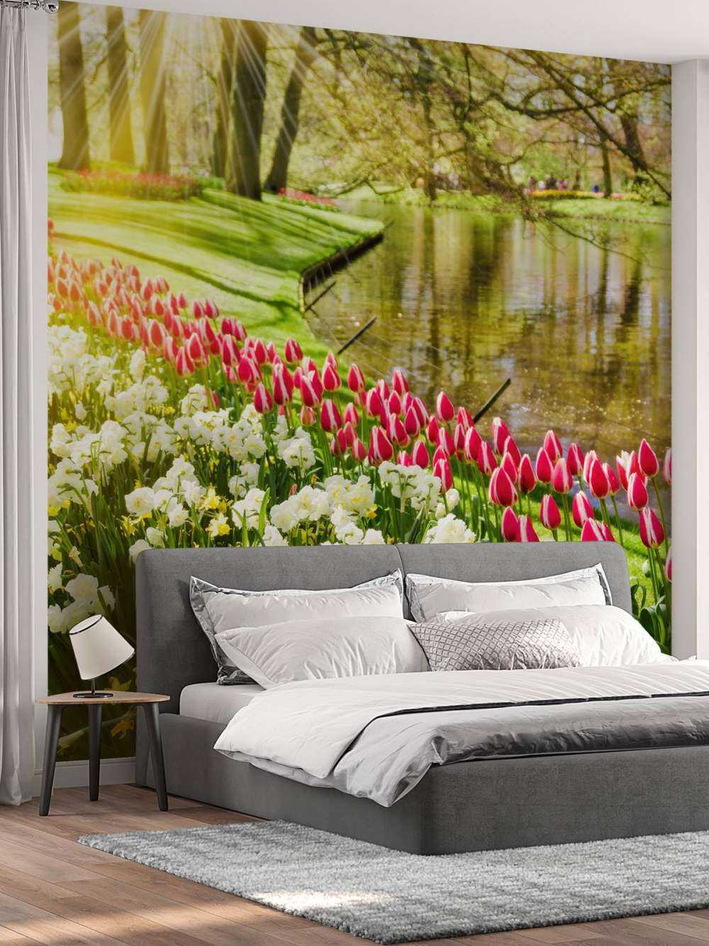 Blomster i en solrik park