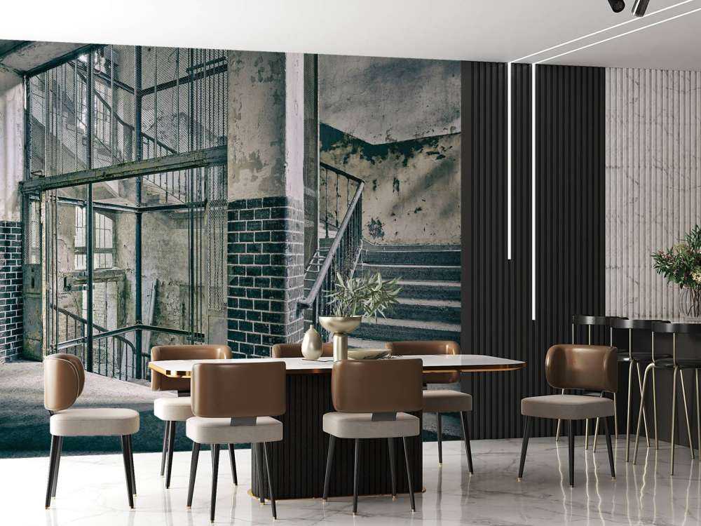 Gammel trapp og heissjakt