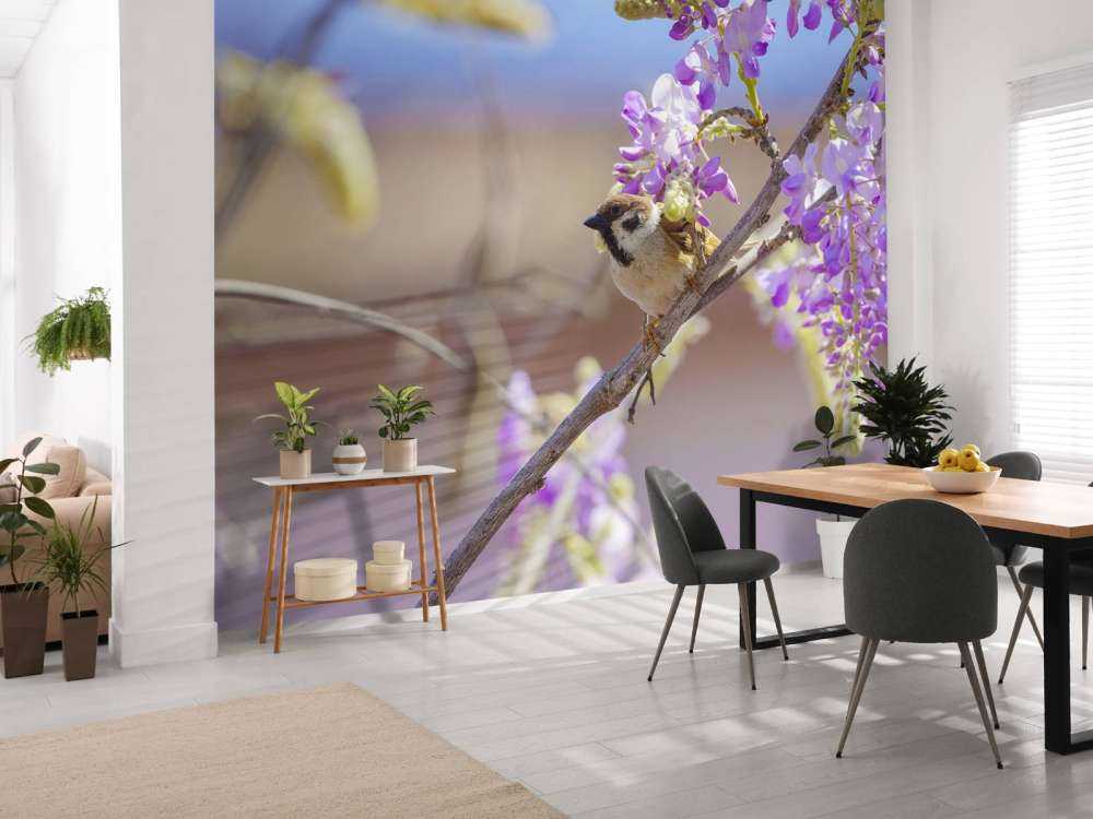 Mus og lilla blomster