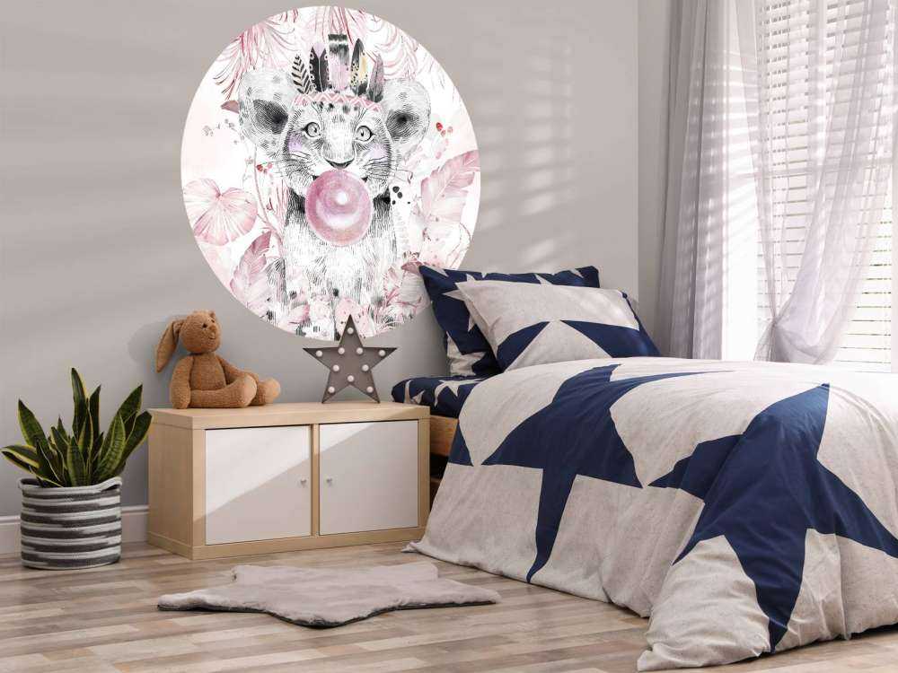 Lekfull valp och rosa drömmar