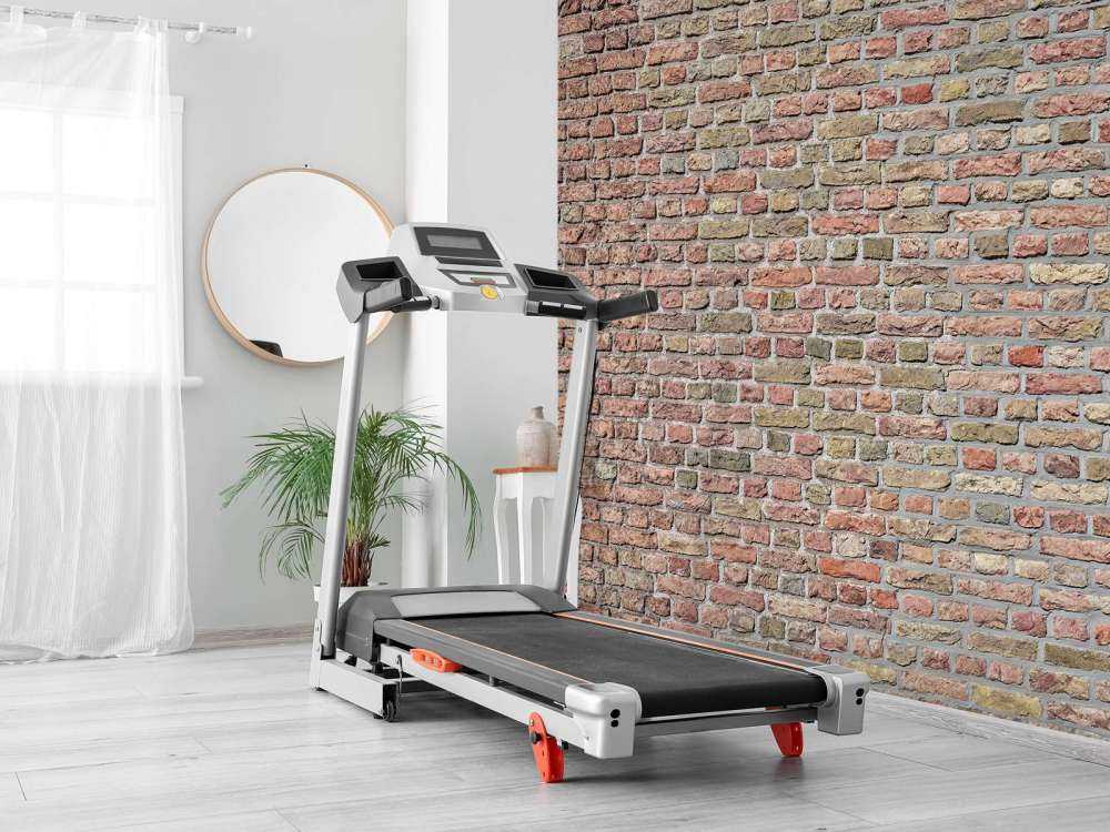 Mur av tegel med restaurerade fogar