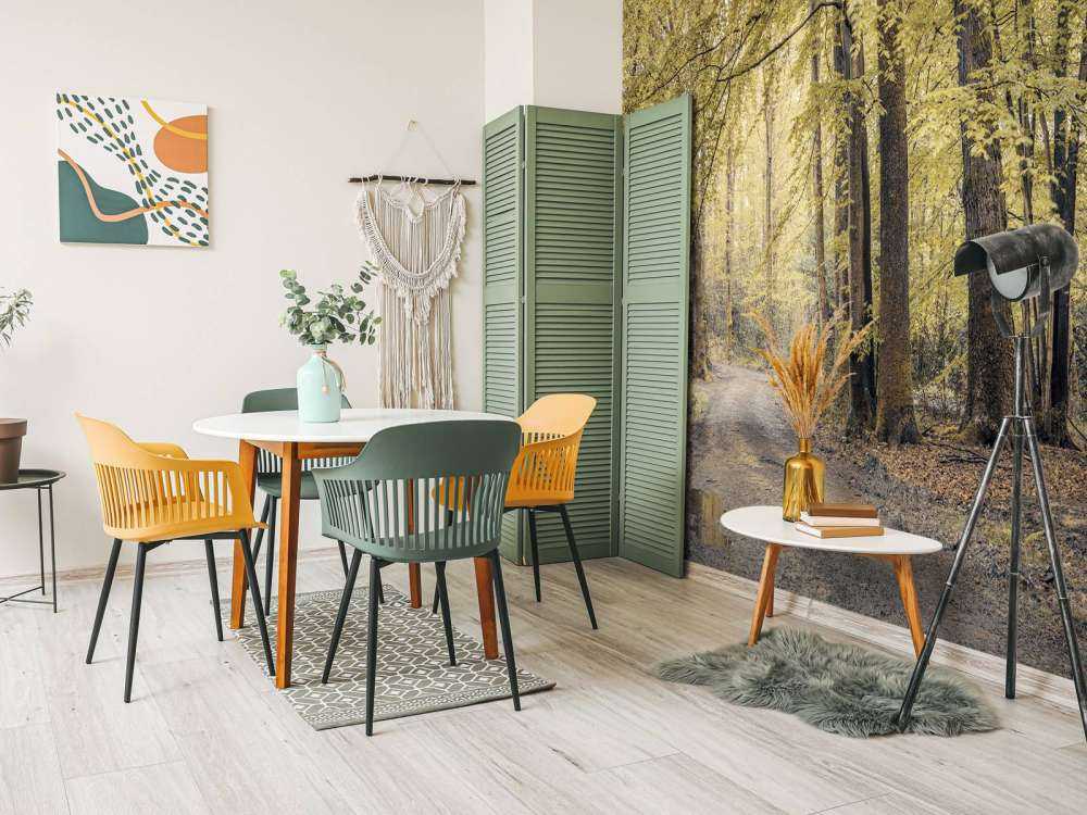 Sti gennem den grønne skov