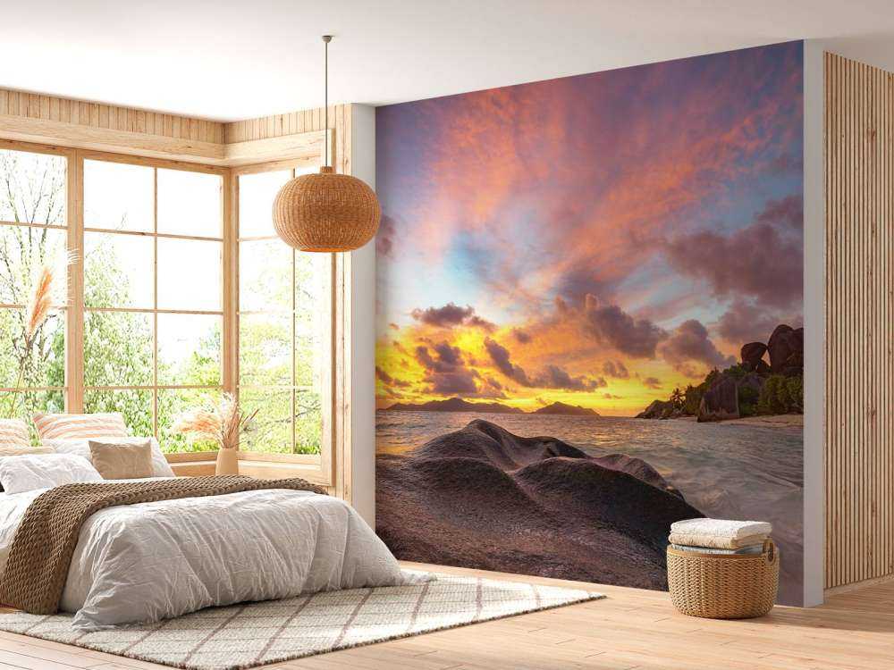 Solnedgang på en tropisk strand