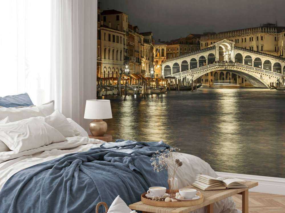 Rialtobroen om aftenen