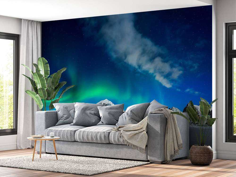 Nordlys over bjerge