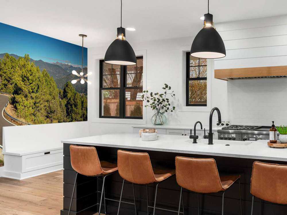 Limegrøn BMW på bjergvej