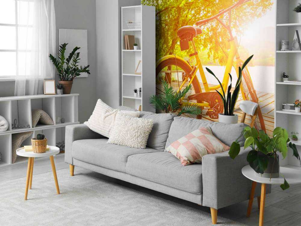 Gul cykel på brygga