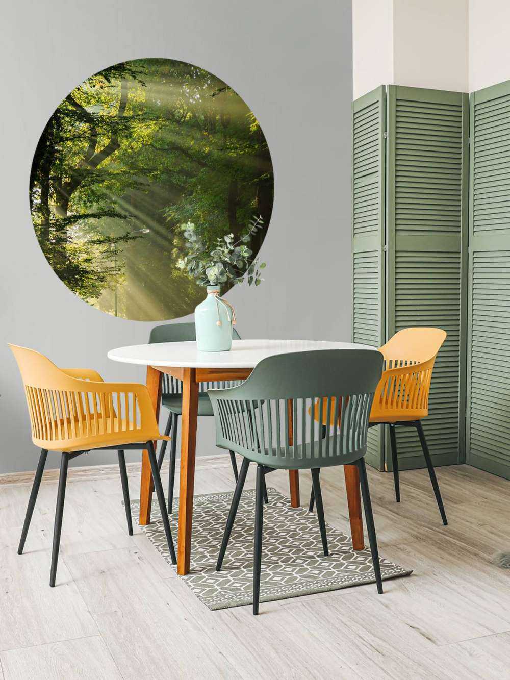 Solstrålar genom träden