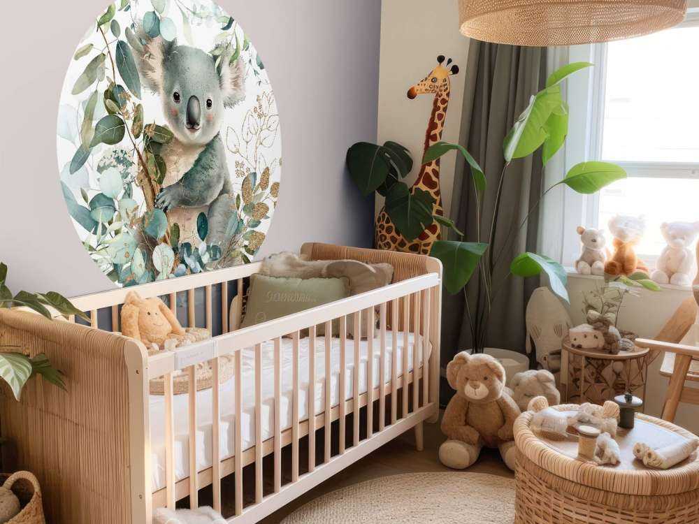 Söt koala i eukalyptus