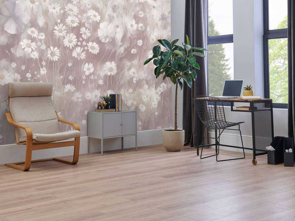 Frodig grönska av sommar dämpad rosa