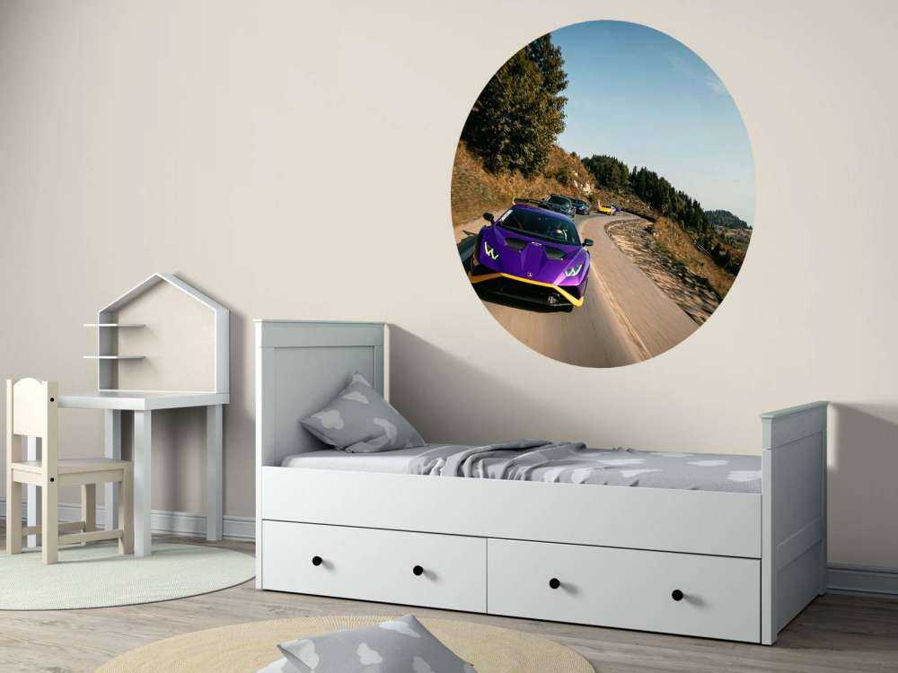 Superbil konvoi gjennom fjellene