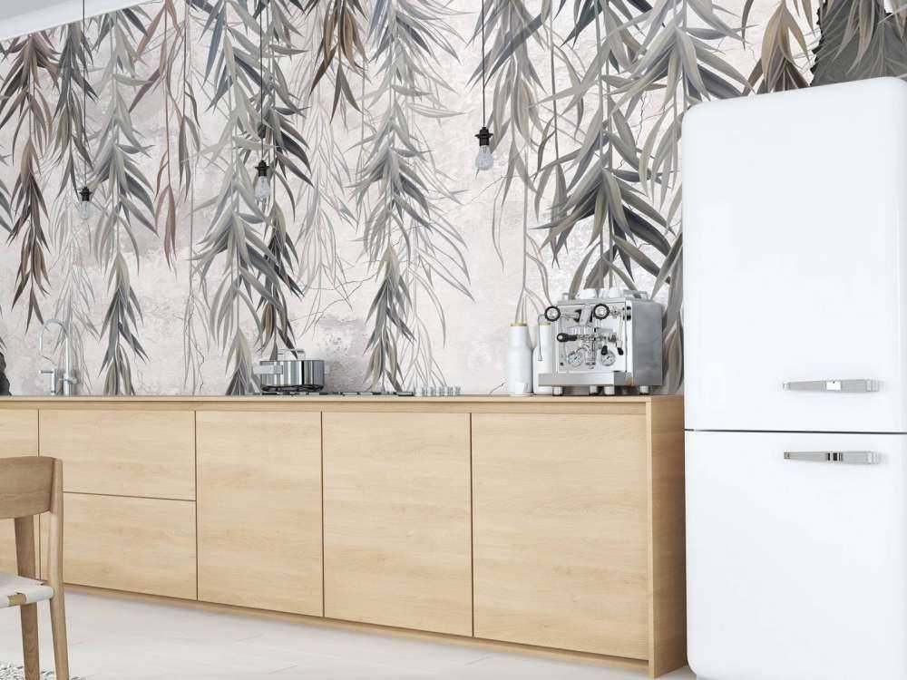 Hængende grene over beton