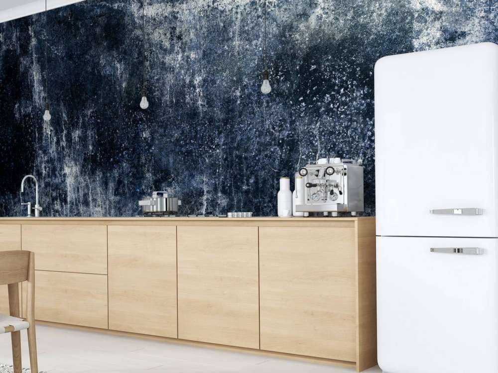 Gammel forvitret blå vegg