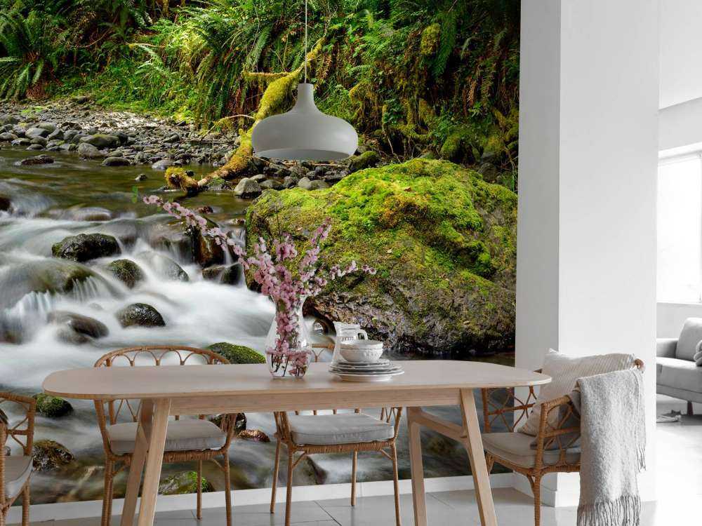 Grønn stein med elv