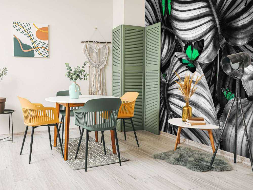 Sommerfugler på stripete blader