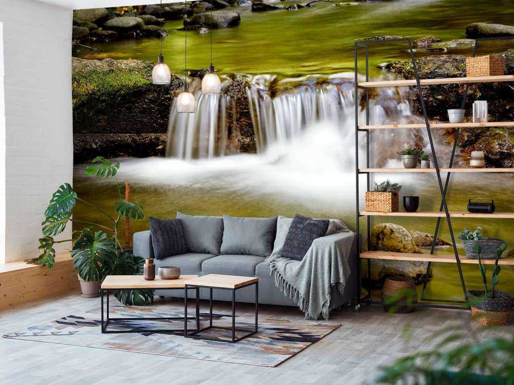 Detaljerat litet vattenfall