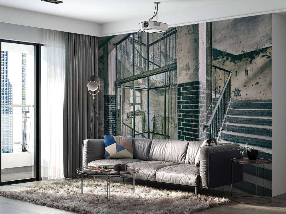 Gamla trappor och hisschakt