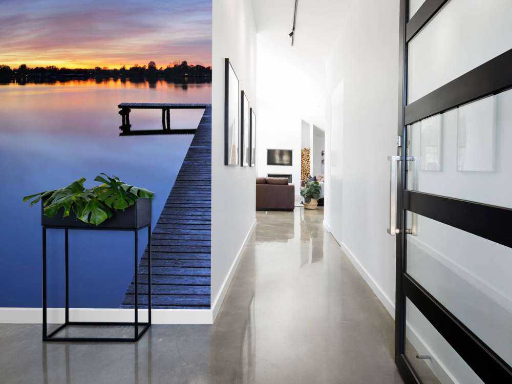 Byggnadsställning med mörkblå himmel