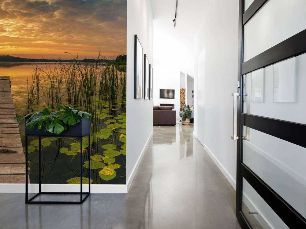 Soloppgang ved innsjøen