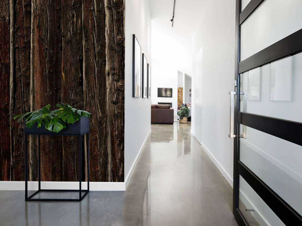 Rått tre med spiker