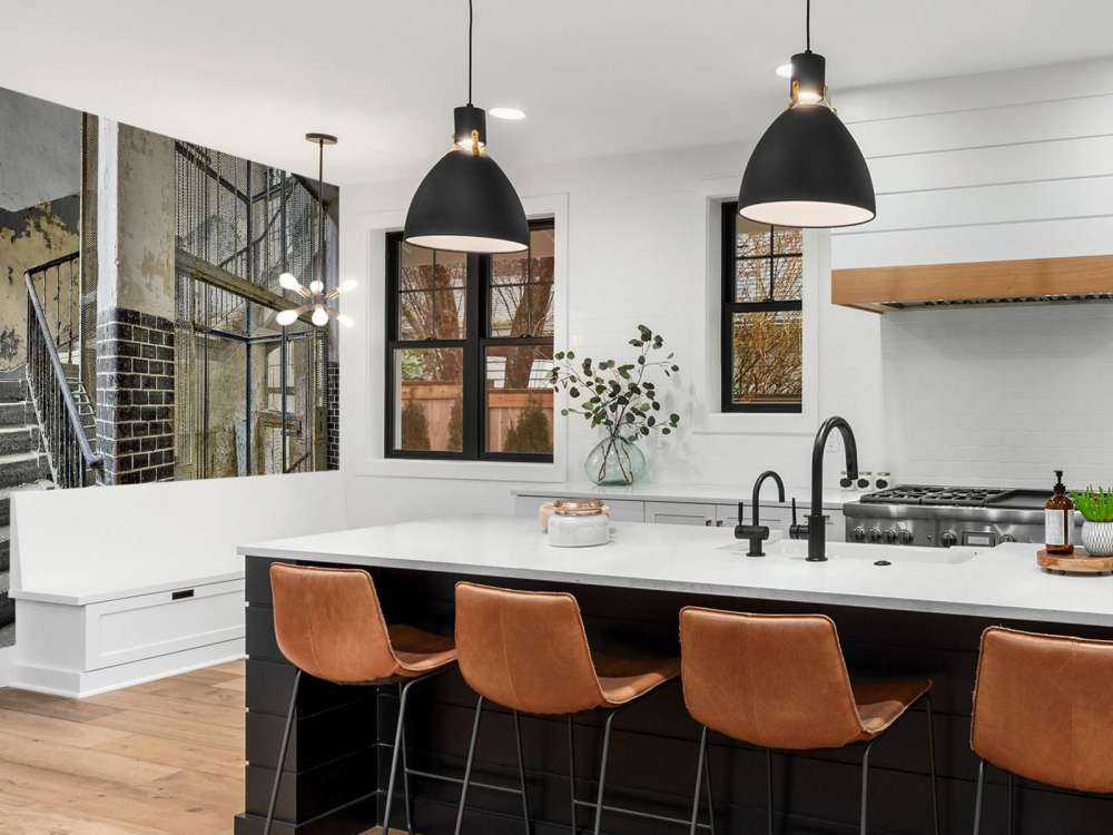 Gammalt hisschakt med trappor