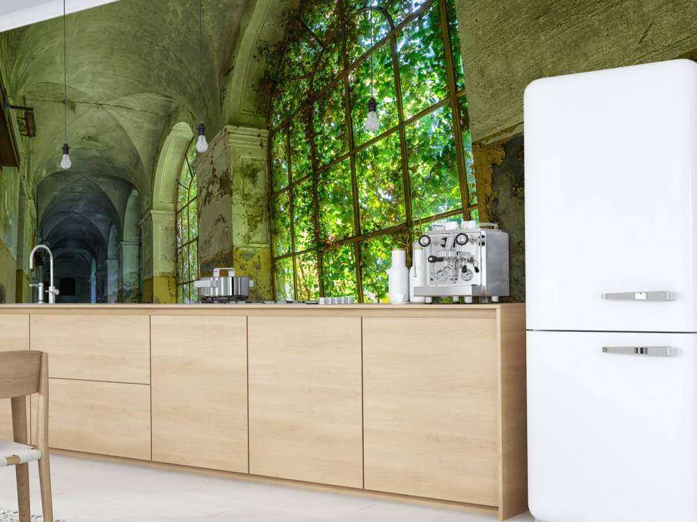 Gammal övergiven byggnad