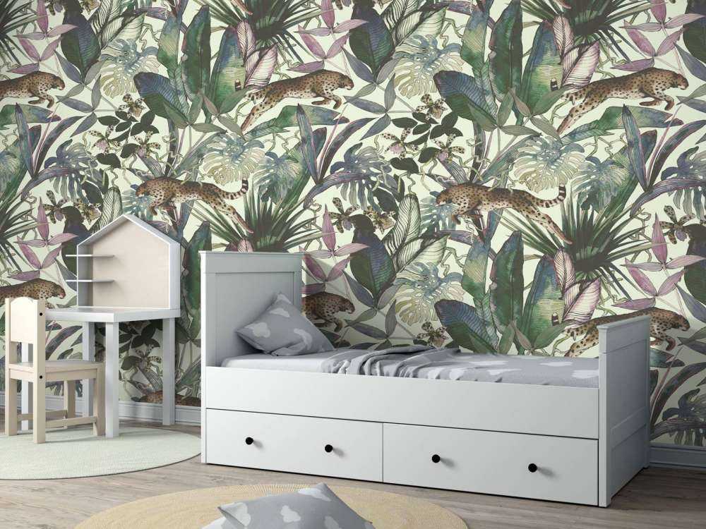 Cheetah mellem de tropiske blade