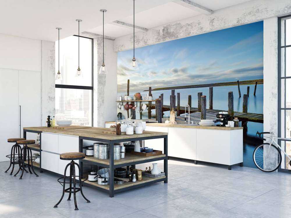 Træbrygge ved solopgang