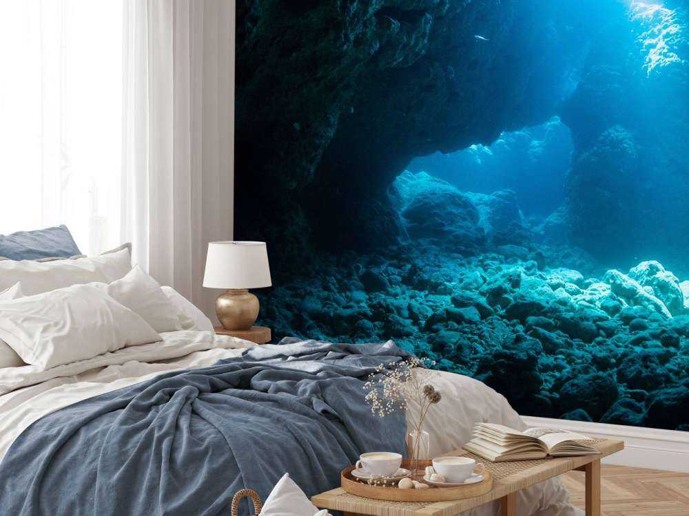 Mørk hule i havet