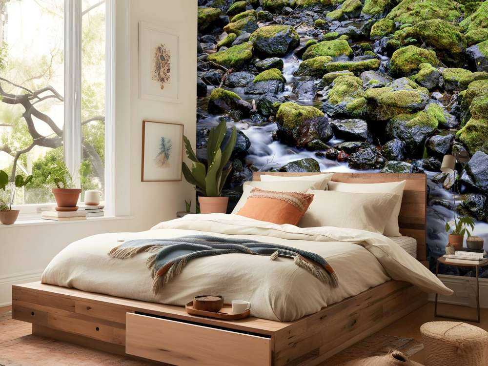 Rennende vann med steiner