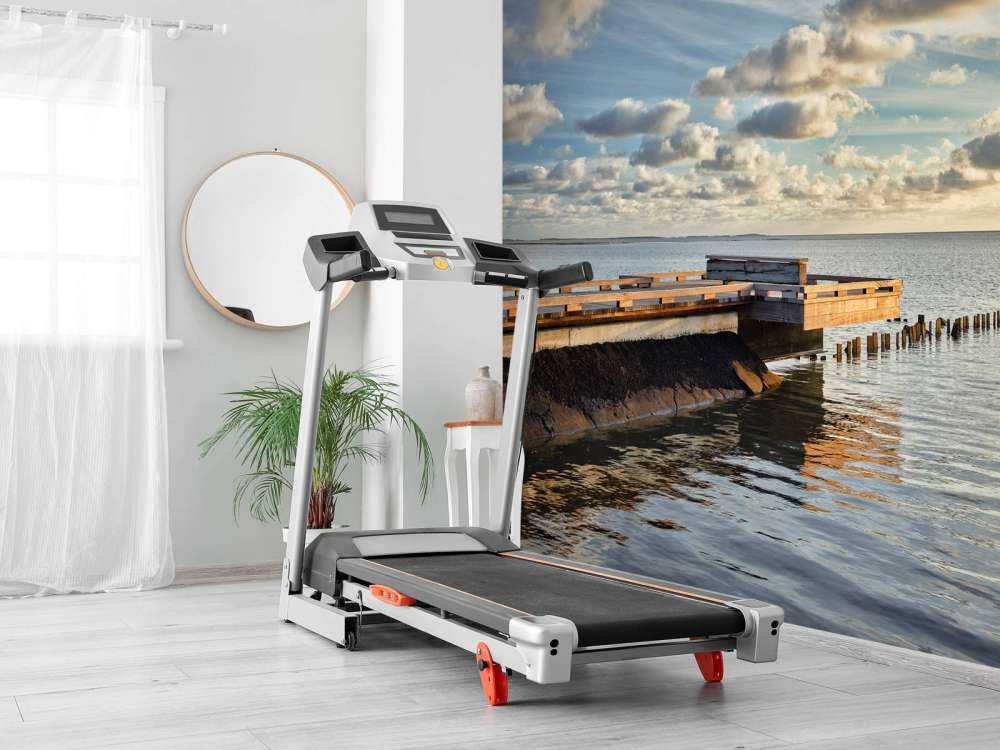 Brygge med vakre skyer