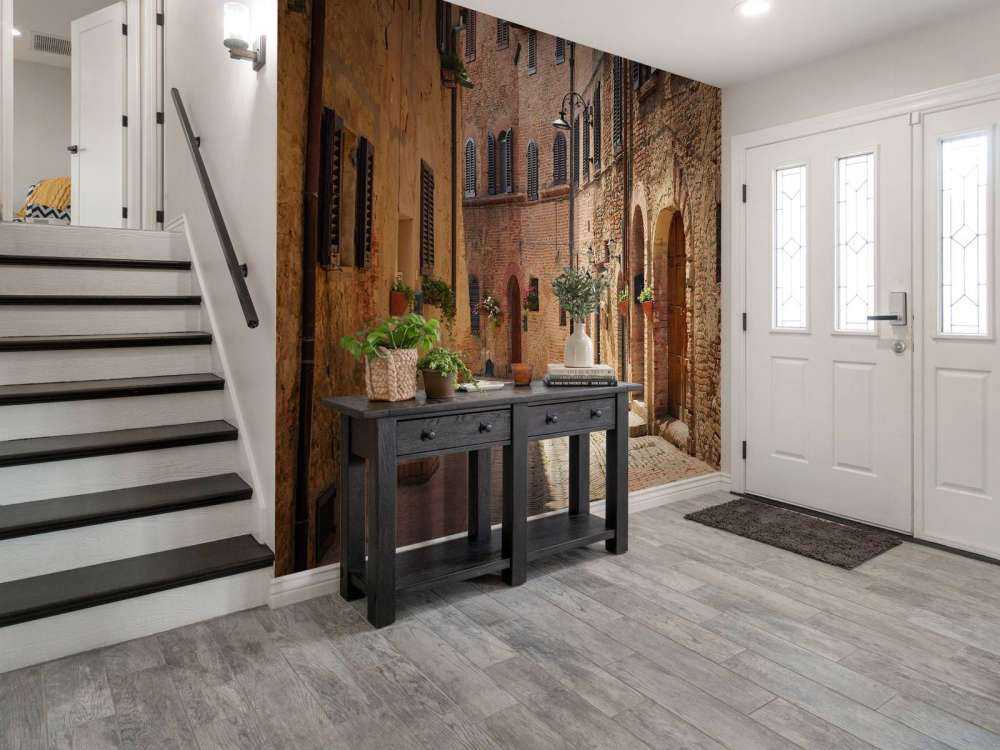 Klassisk gate med blomster